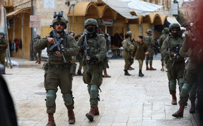 Militer 'Israel' Kepung Hebron, Puluhan Warga Palestina Ditahan dalam Operasi Skala Besar