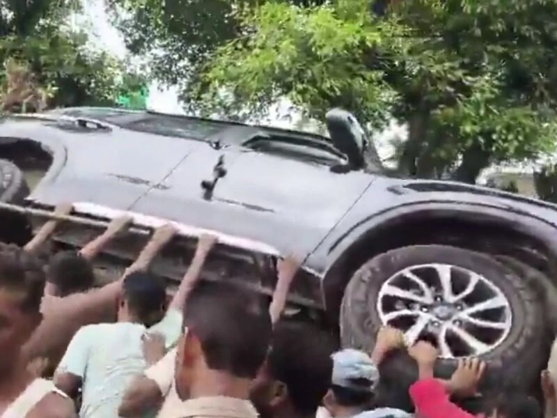 Dokter Dikeroyok Usai Mobil Tabrak Sapi di India
