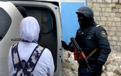 Protes Larangan Hijab Sekolah Memanas: Puluhan Warga Azerbaijan Ditahan