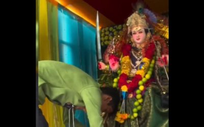 Pemuda Muslim Dipaksa Menyembah Dewa oleh Hindu Radikal di India