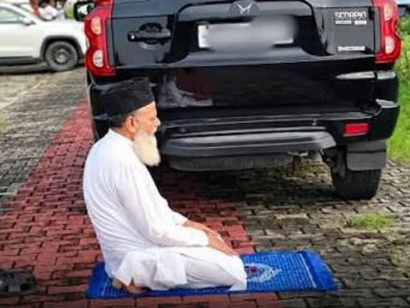 Shalat di Balik Mobil, Tokoh Muslim Uttar Pradesh Dipidana