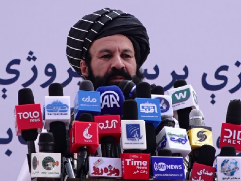 Khalil Rahman Haqqani Mengkritik Negara-negara yang Memperlakukan Pengungsi Afghanistan dengan Buruk