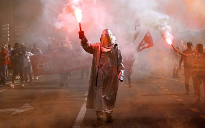 Anggaran Negara Dipotong, Sejuta Lebih Warga Buat Rusuh di Prancis