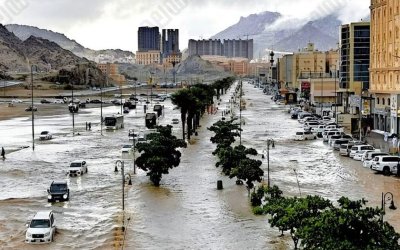 Mekkah Dilanda Banjir Bandang, Jalanan Berubah Jadi Sungai