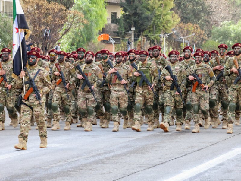 Parade Militer Suriah Picu Kekhawatiran 'Israel' setelah Slogan Pro-Gaza Viral