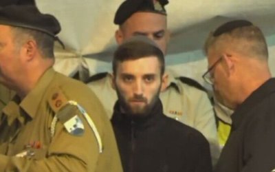 Tentara ‘Israel’ Akui Kebaikan Pejuang Al-Qassam, ‘Mereka Beri Saya Taurat dan Peralatan Doa Selama Ditawan’