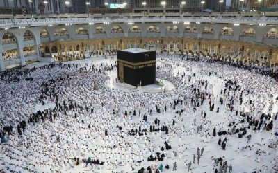 Foto: Khusyuk, suasana shalat tahajjud 27 Ramadhan 1441 H di Masjidil Haram