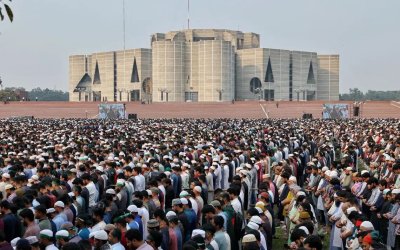 Ribuan Warga Hadiri Pemakaman Pemimpin Penggulingan Presiden Bangladesh yang Tewas Ditembak