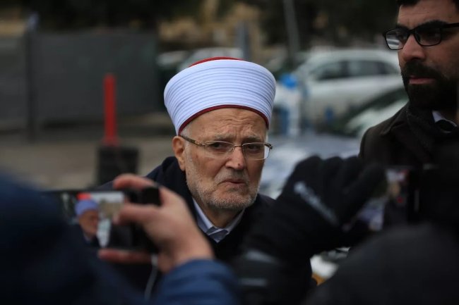 “Israel” akan Ajukan Dakwaan terhadap Khatib Masjid Al-Aqsa