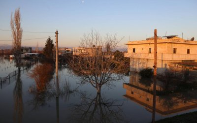 Belum Tuntas Bereskan Puing Gempa, Kota di Suriah Kini Terendam Banjir