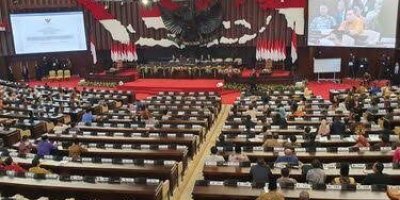 ICW: Anggota DPR Dapat Gaji dan Tunjangan Rp 239 Juta per Bulan