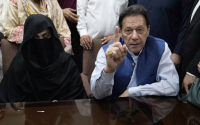 Eks PM Pakistan & Istri Dihukum 14 Tahun Penjara Karena Korupsi