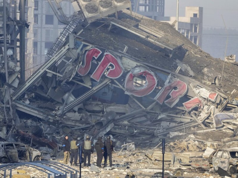 Pertempuran berlanjut, penyintas Mariupol membangun kehidupan di Kiev