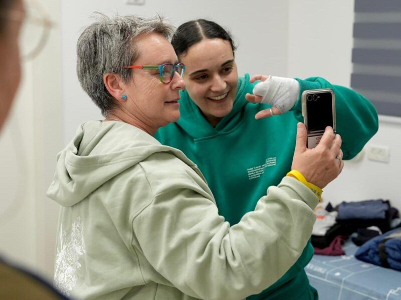 Meski Ditahan Hamas, Ibu Sandera 'Israel' Ungkap Kesehatan Putrinya Lebih Baik dari Dugaan