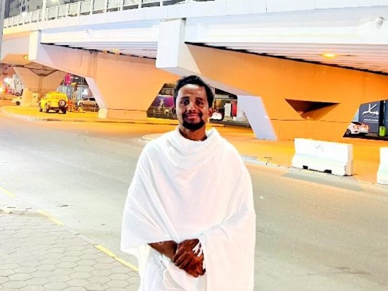 Sampai di Tanah Suci, Mahasiswa Pakistan Tempuh 5000 KM Berjalan Kaki untuk Ibadah Haji