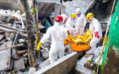 Hari Kelima Evakuasi Ponpes Al Khoziny: Tiga Jenazah Kembali Tiba di RS Bhayangkara, Total 13 Korban Ditemukan