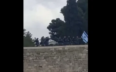 Pasukan 'Israel' Masuki Kompleks Al-Aqsa, Kibarkan Bendera Bintang David