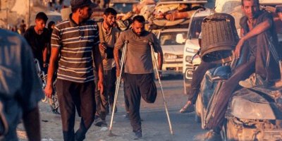 Dipaksa Mengungsi di Bawah Bom, Warga Gaza Utara Tidur di Tanah