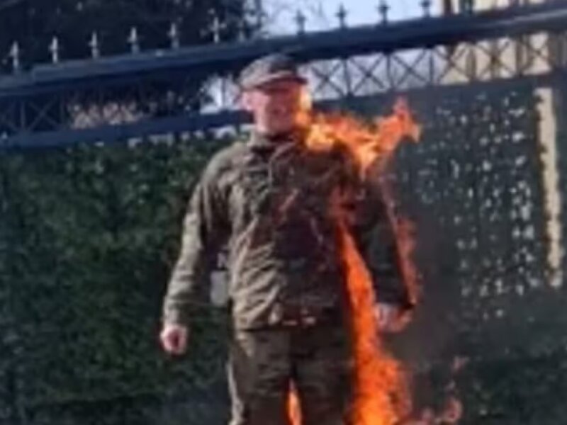 Tolak Terlibat Genosida di Gaza, Tentara AS Bakar Diri di Kedubes 'Israel'