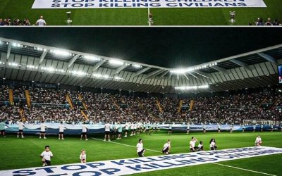 Spanduk “Stop Killing Children, Stop Killing Civilians” Muncul di Final Piala Super UEFA