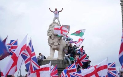 Seru Pembunuhan Menteri dan Singkirkan Islam, Demo Sayap Kanan di Inggris Rusuh