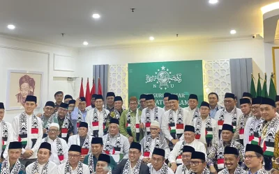 Pengurus PBNU Kompak Kenakan Syal Palestina Saat Umumkan Struktur Baru