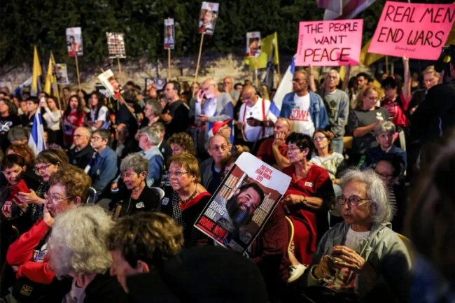 Keluarga Tahanan &#8216;Israel&#8217; Gelar Protes, Desak Perjanjian Pertukaran di Depan Rumah Netanyahu