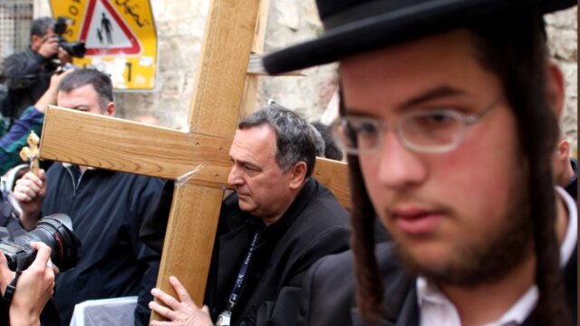 Yahudi dan "Israel" Mengingkari Yesus, Menuduhnya Sebagai Penipu