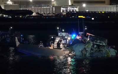 Trump Mencak-Mencak, Black Hawk Teledor Tabrak Pesawat Komersil