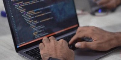 Pemuda Kunduz Tengah Mengembangkan Perangkat Lunak yang Bisa Memprediksi Gempa Bumi