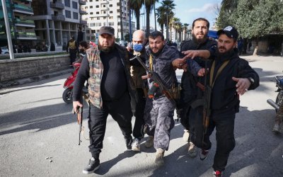 Protes Pengeboman Tempat Ibadah, Massa Alawi Bentrok dengan Aparat Suriah