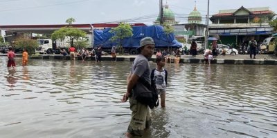 Banjir Semarang Tak Kunjung Surut, 3 Warga Tewas Tenggelam dan 63 Ribu Jiwa Terdampak
