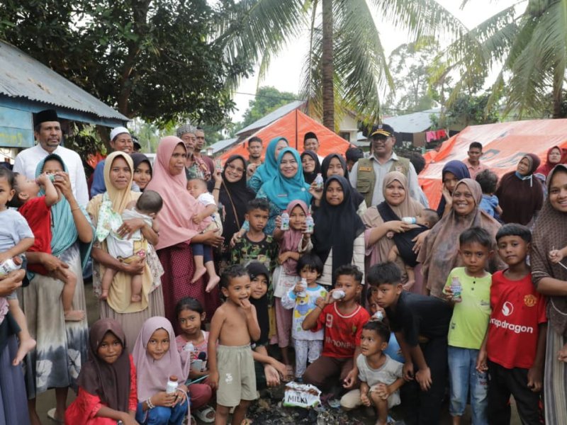 Di Tengah Duka Banjir Aceh, Warga Menyuguhkan Air Kelapa dan Durian untuk Relawan: Wujud Peumulia Jamee