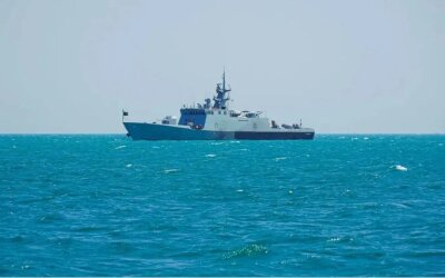 Kapal Pakistan Tabrak Kapal Perang India di Laut Arab