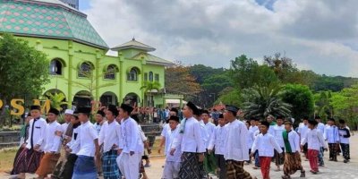 Menjadikan Pesantren sebagai Pelopor Kebangkitan Islam