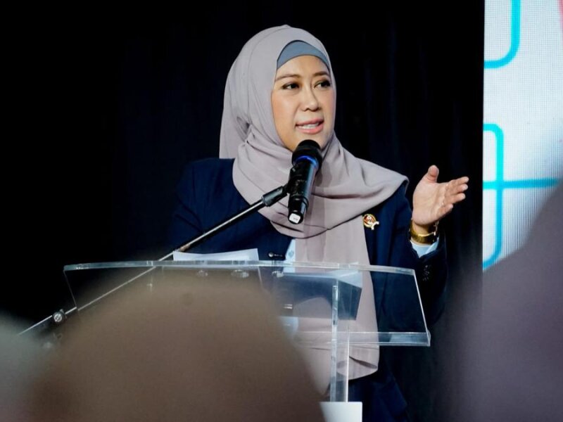 Meutya Hafid Bantah Komdigi Minta Platform Hapus Konten Kritik Karhutla