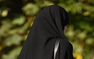 Saudariku, Kembalilah ke Hijab Asalmu