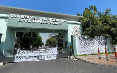 Mahasiswa UINSA Tetap Segel Kampus hingga Rektor Definitif Ditetapkan
