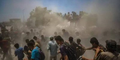 ‘Israel’ Alihkan Konvoi Bantuan, Puluhan Warga Sipil Gaza Tewas Tergencet