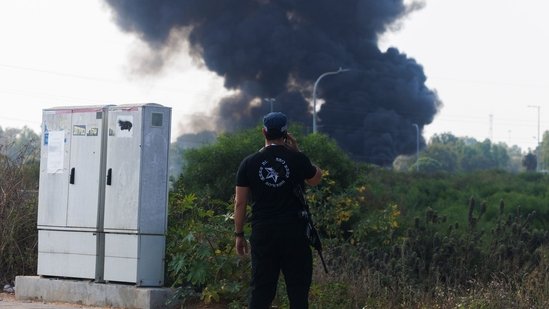 IRGC Mengatakan Telah Menghantam Badan Intelijen &#8220;Israel&#8221; di Tel Aviv