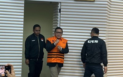 Tangan Diborgol, Hasto Kristiyanto Resmi Ditahan KPK