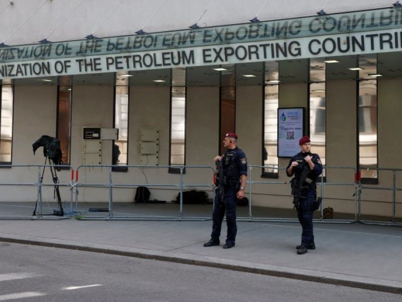 Arab Saudi Akan Pangkas Produksi Minyak Sebesar 1 Juta Barel Per Hari pada Juli