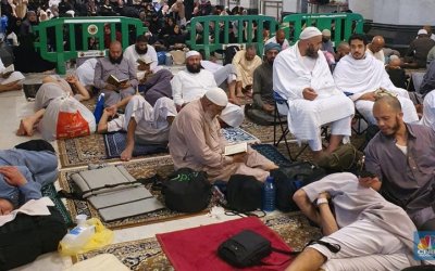 Jutaan Jamaah Padati Hari Itikaf Pertama di Dua Masjid Suci