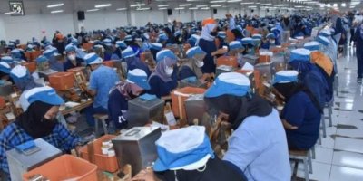 Wakil Rakyat Hidup Mewah, Buruh Bertahan di Ujung Tanduk