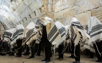 'Israel' Izinkan Ritual Yahudi di Tembok Barat saat Al-Aqsa Tertutup untuk Muslim