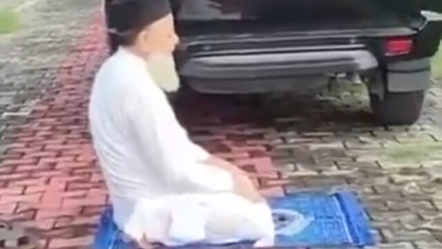 Shalat Dibalik Mobil, Tokoh Muslim Uttar Pradesh Dipidana Rezim Hindu Radikal