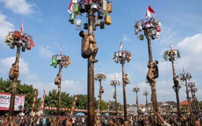 Bupati Aceh Barat Larang Lomba Panjat Pinang